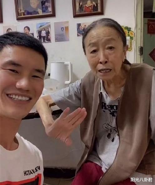 张少华|75岁老戏骨张少华去世，生前饱受病痛困扰，仅孙女婿谢孟伟在膝前尽孝