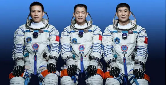 航天员 中国航天员出舱时，为什么看不到天上的星星，而是一片漆黑？