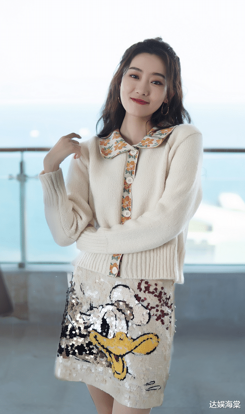 张小斐|张小斐走红前后，娱乐圈态度大变样，“遮羞布”被彻底撕开