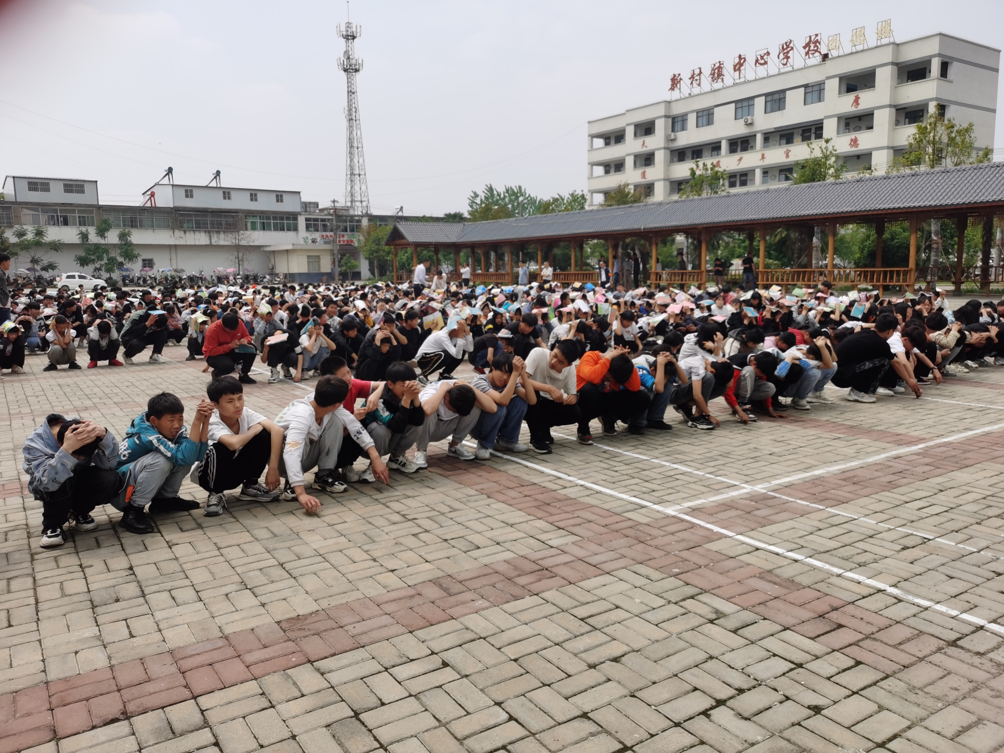 时代安徽 安徽阜南：新村镇中心学校举行防震应急避险和疏散逃生演练