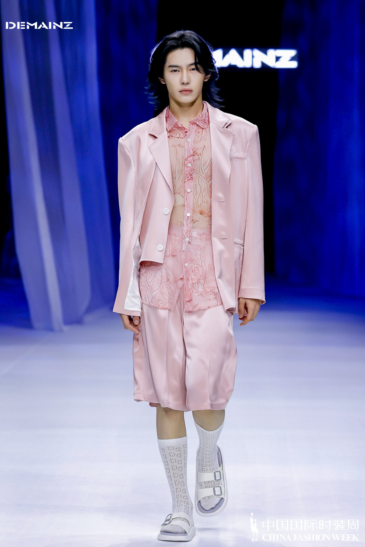 魔都时尚生活|陈志华·DEMAINZ地缦《幻醒》2022春夏时装周圆满发布|尚赋
