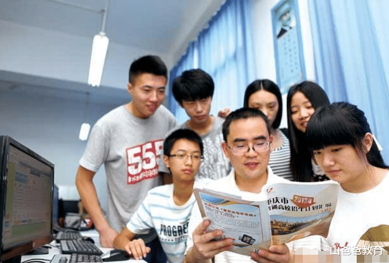 穿衣搭配|本科女生“最想嫁”男生职业排行,国企排名落后,榜首争相追捧