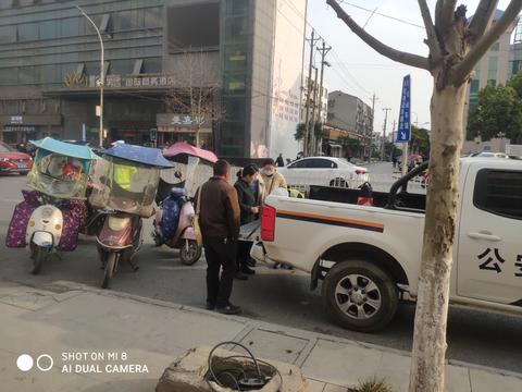 襄阳资讯网友 宜城交警开始严查！各个路段、路口都是警察！逮到就罚