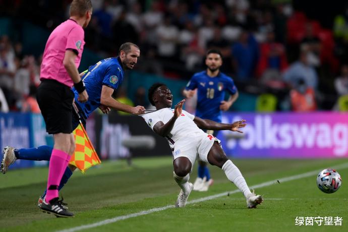 英格蘭隊(duì)|英格蘭隊(duì)在歐洲杯急著摘掉銀牌，為什么？是因?yàn)檩敳黄饐幔?
onload=