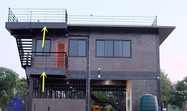 |不买小区顶楼房,在阳台上搭建挑空露台,国外这样的房子我也想要