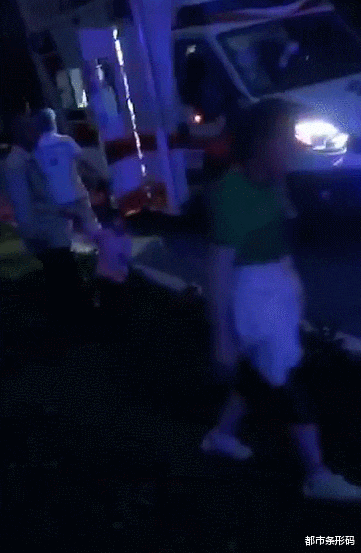 都市条形码 3秒内火焰吞噬整个电梯，多人被烧伤！千万别再这么做！