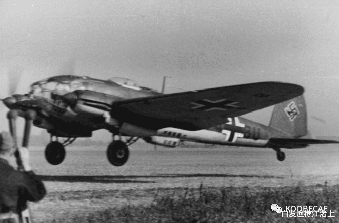 白发渔樵江渚上 传奇故事, 苏联战俘开着飞机从德军战俘营中逃出