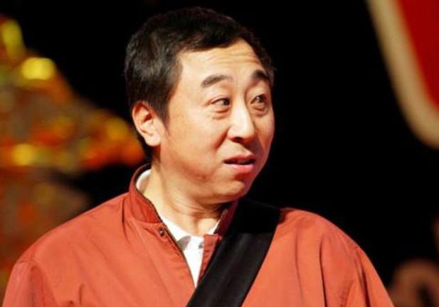 冯巩|64岁冯巩成冬奥会志愿者，蹬三轮被赞接地气，比大部分同行强太多