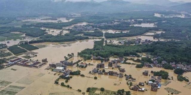 胡小小乖|抗洪英雄董万瑞：57岁奔赴救灾前线，76岁离世，儿子已成副师长