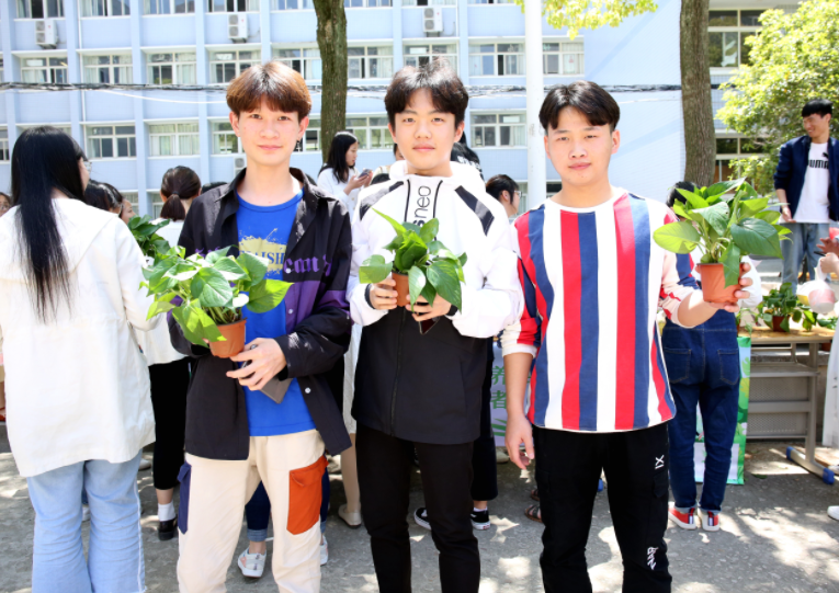 教师|本科毕业生职业幸福感排名出炉，教师排名很真实，榜首在意料之中