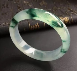 钱币|什么颜色的翡翠镯子值钱