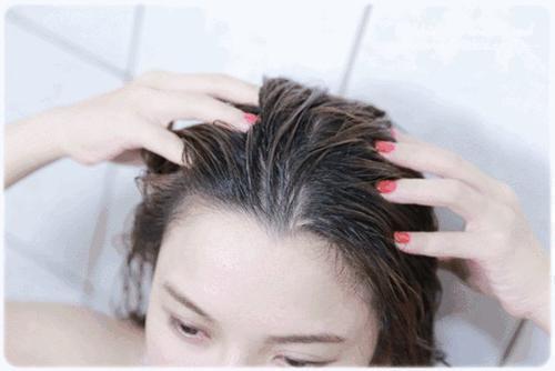 洗发水 冬季多久洗一次头更健康？好多人做错了，难怪头皮油腻还掉头发
