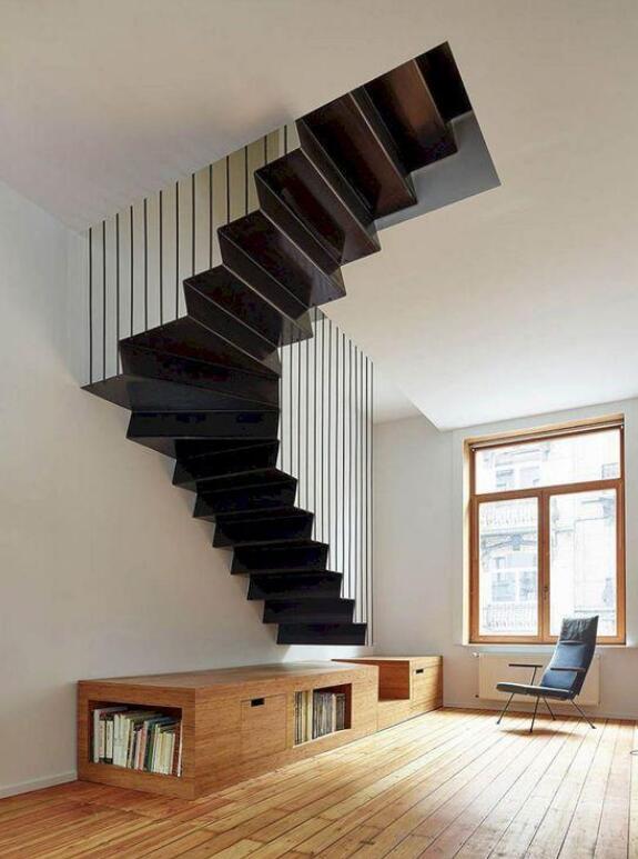 |楼梯也设计得这么有创意，悬挂在天花板上，强迫症看了直呼受不了