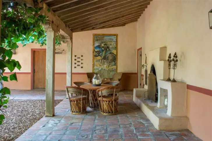 江疏影|90岁老帅锅克林特.伊斯特伍德975万美元豪宅，到底长什么样？