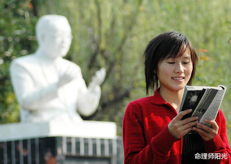 命理师阳光|这年月的狗，命格高，福气更不小