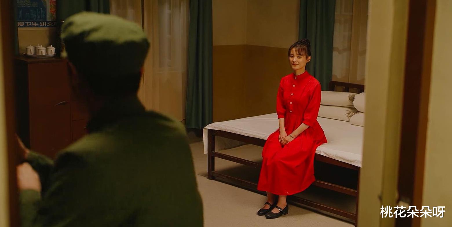 英雄岁月之王牌部队|《王牌部队》特殊的回忆杀：五分钱的冰棍，看不见的“敌人”