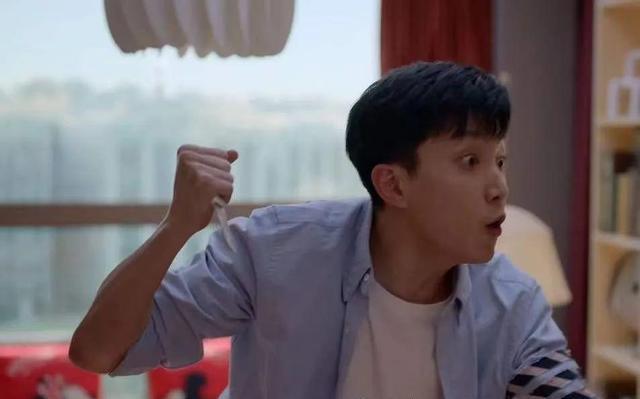 华晨宇|曾是华晨宇同届快男，拍戏摸女性屁股，如今靠演家暴男翻红了？