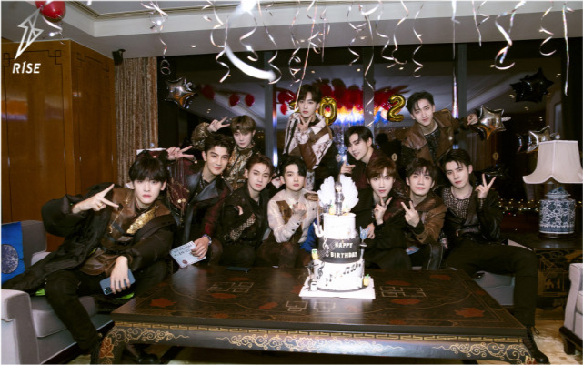 明星|又一明星公开恋情！19岁就在一起了，粉丝回骂“恶心”