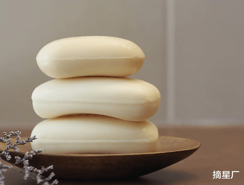 洗完澡之后，洗澡间的镜子上有水雾怎么办？如何清理呢