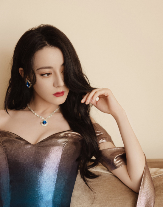 迪丽热巴|迪丽热巴新剧银发造型曝光，“鲶鱼须”再现，被指像“龙妈”