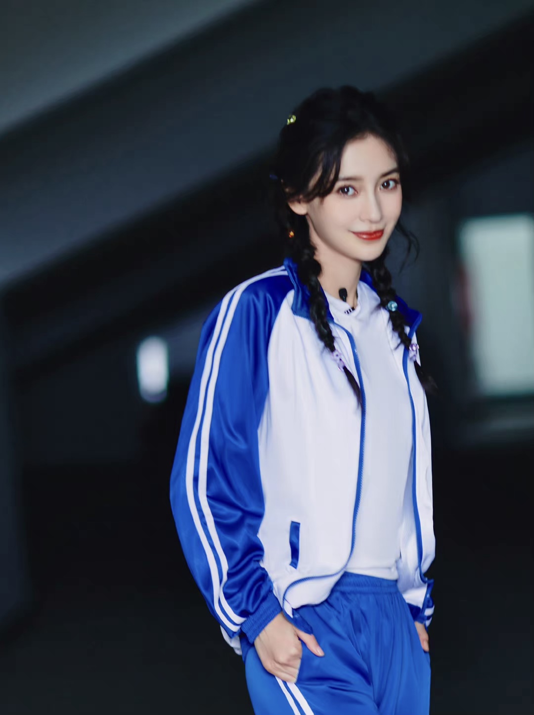 披萨|angleababy学姐来啦，校服配麻花辫，青春无敌