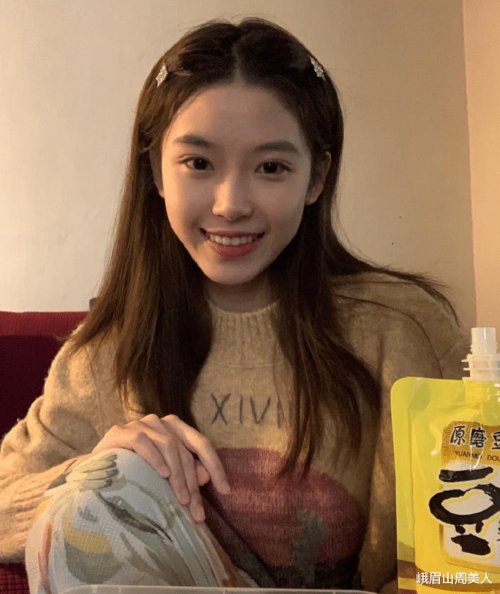 穿衣搭配|?“纯欲”长相的女生，往往有以下3个标签化特征，很容易区分