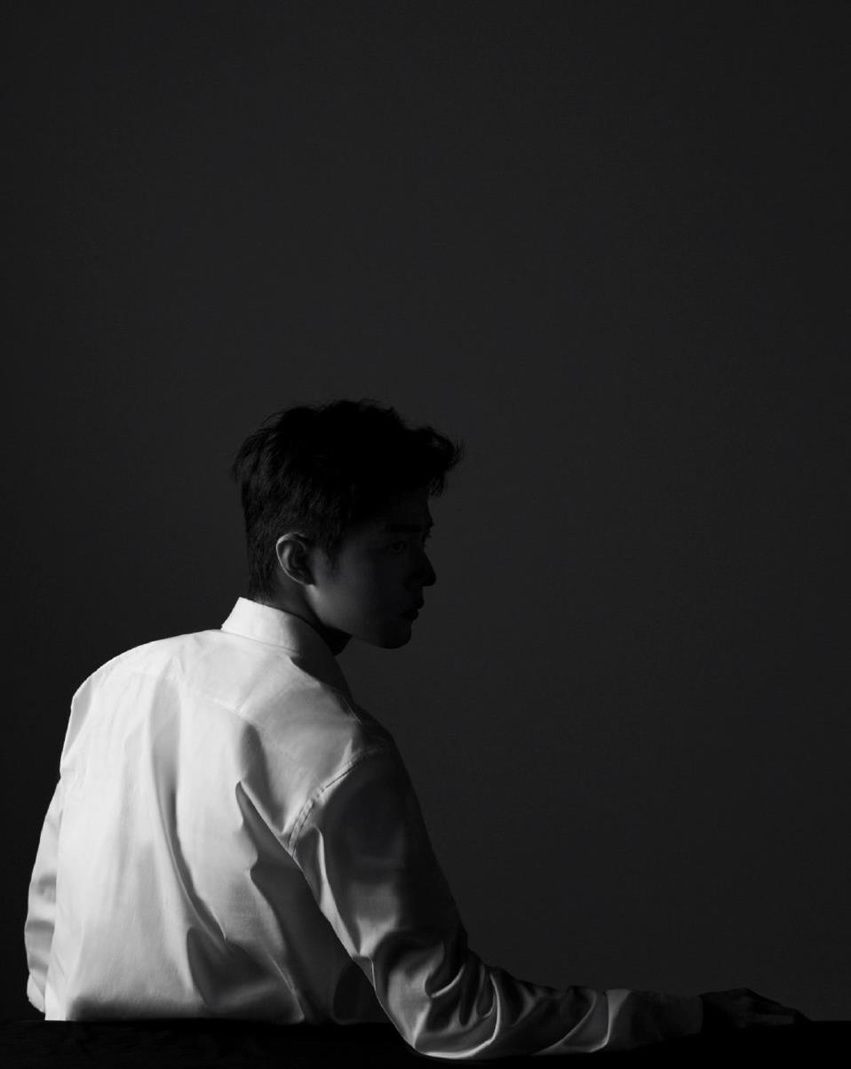 肖战|肖战“当众孤独”！网友：仿佛回到了20年肖战最黑暗的时候