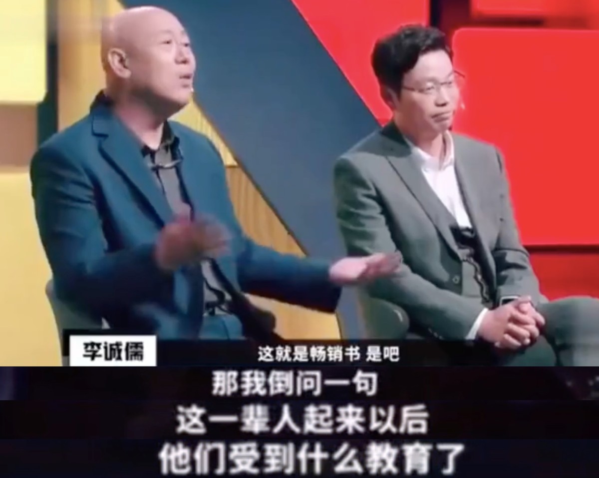 郭敬明|郭敬明通宵嗨玩，出门不忘和肌肉男拉手告别，还带俩帅哥同返酒店