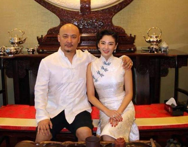 余男|黄渤被她吻到害羞，与王全安相爱12年被抛弃，如今身价40亿仍单身