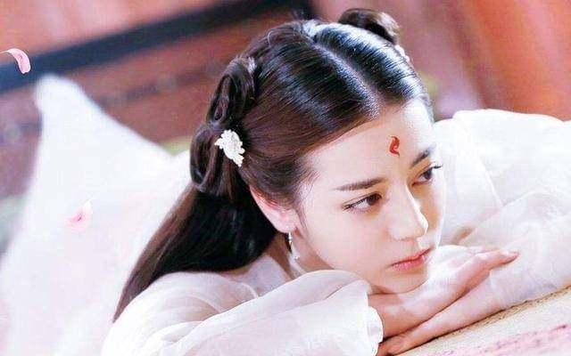 迪丽热巴|21岁出道，26岁封后，多次拒绝富豪求婚，今成娱圈最养眼当红花旦