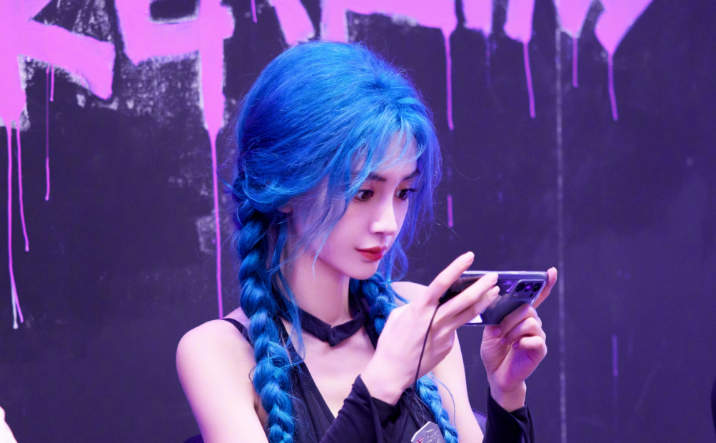 Angelababy|灵药太懂了！Angelababy直播首秀，与灵药对线丝毫不虚