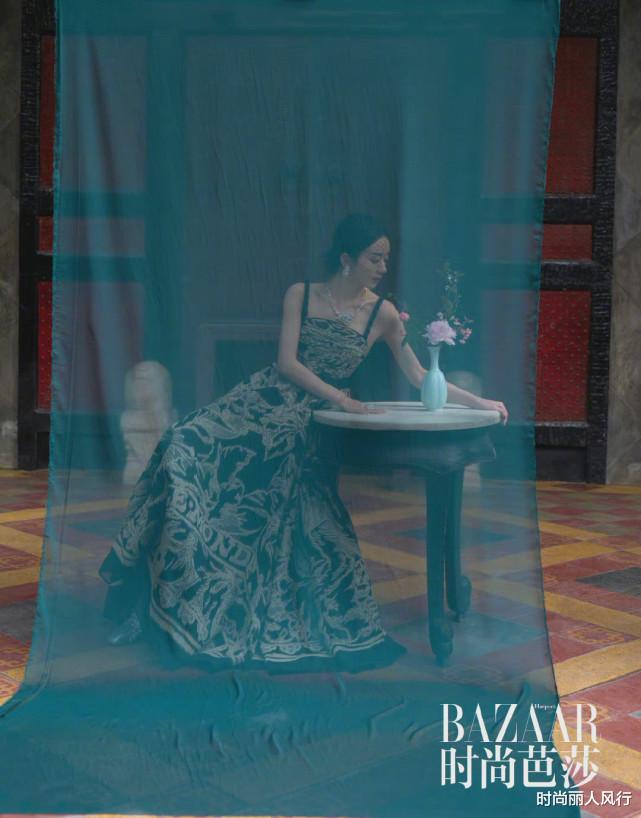 赵丽颖|赵丽颖离婚后毫不受影响！再拿迪奥代言赢过亲闺女baby，眼神杀绝