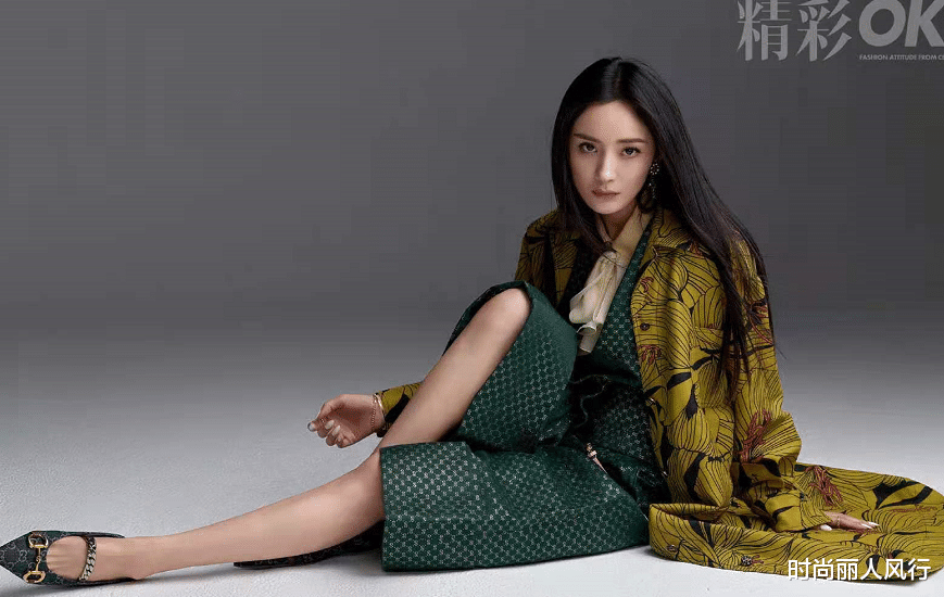 杨幂|杨幂最新大片曝光！穿黑丝花式秀美腿性感又撩人，黑直长发型超美