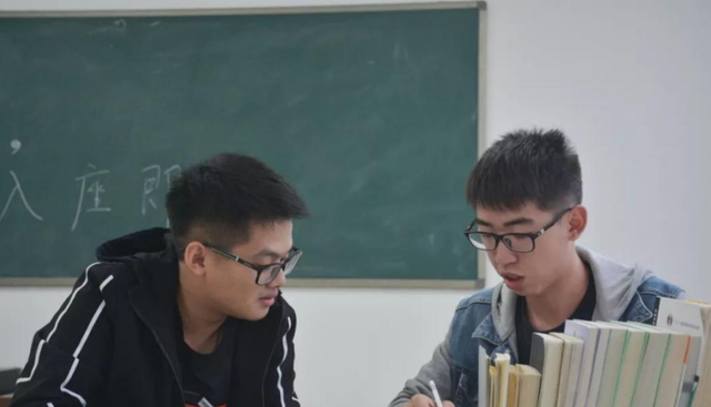 雪落无尘谈|80年代的高考，放在如今是什么档次？过来人称：专科生都是香饽饽