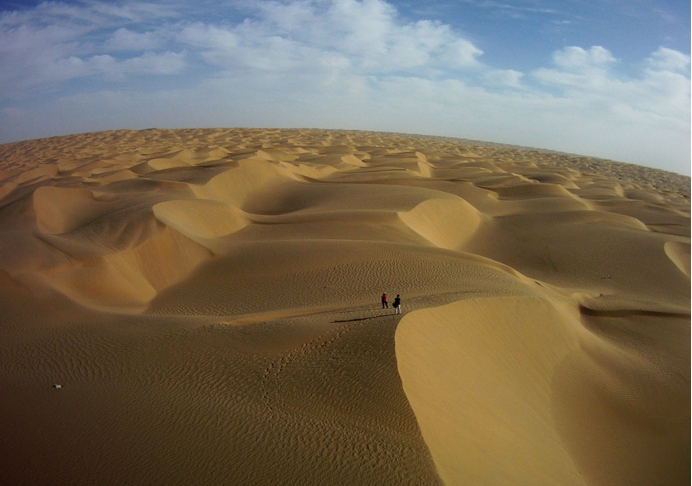 塔克拉玛干沙漠 2040年地球要崩盘？中国第一大沙漠遭遇洪水，塔克拉玛干变海洋