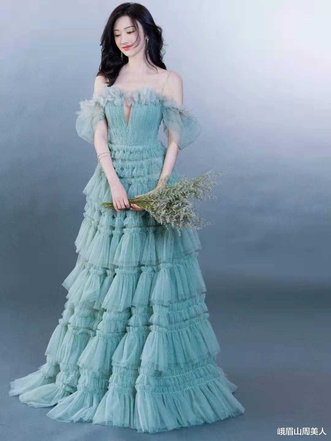 峨眉山周美人|景甜才是真“仙女姐姐”，穿薄荷绿纱裙美出新高度，看了让人心动