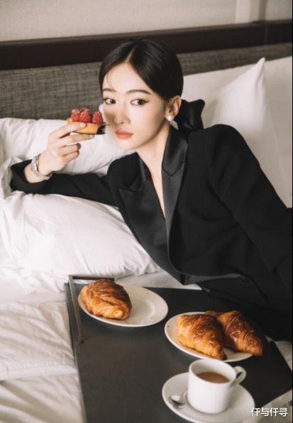 仟与仟寻|瑞典王妃三儿子洗礼仪式一招抢镜，硕大蝴蝶结发饰掀蝴蝶?效应