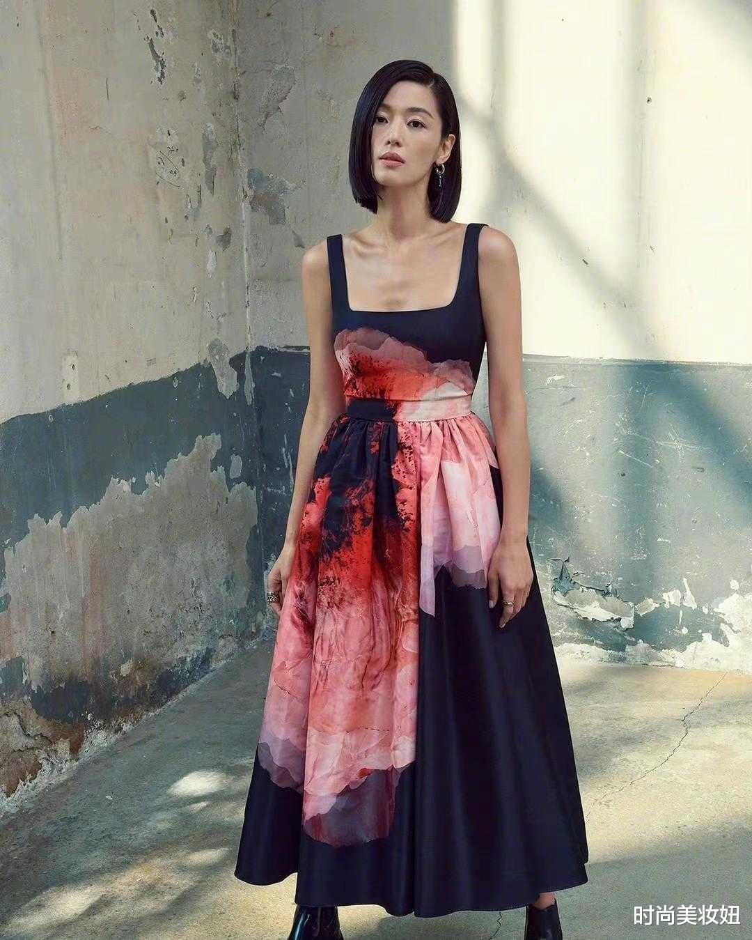 时尚美妆妞|全智贤瘦到“脱相”了，脸瘦一圈太憔悴，但气场强大不输超模