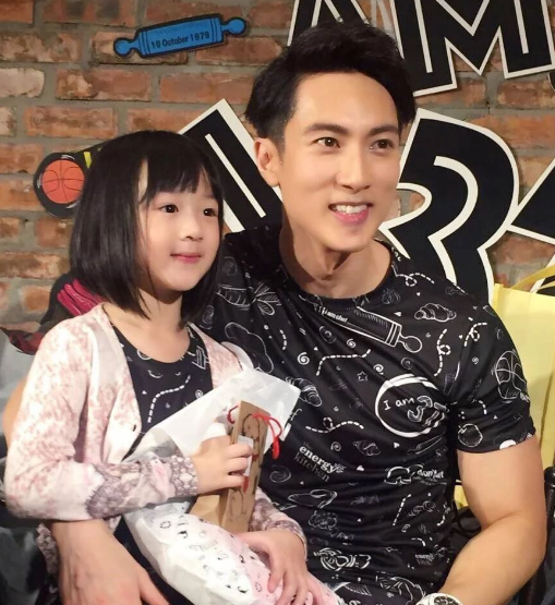 英年早婚|内娱5位英年早婚的男星，个个不超过30岁，最后这位24岁当爸