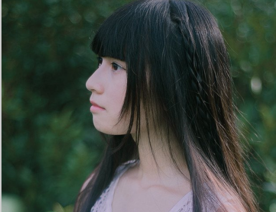 半夜醒来,我听见客厅外的卫生间传来嗲嗲的女声,老公笑得很开心