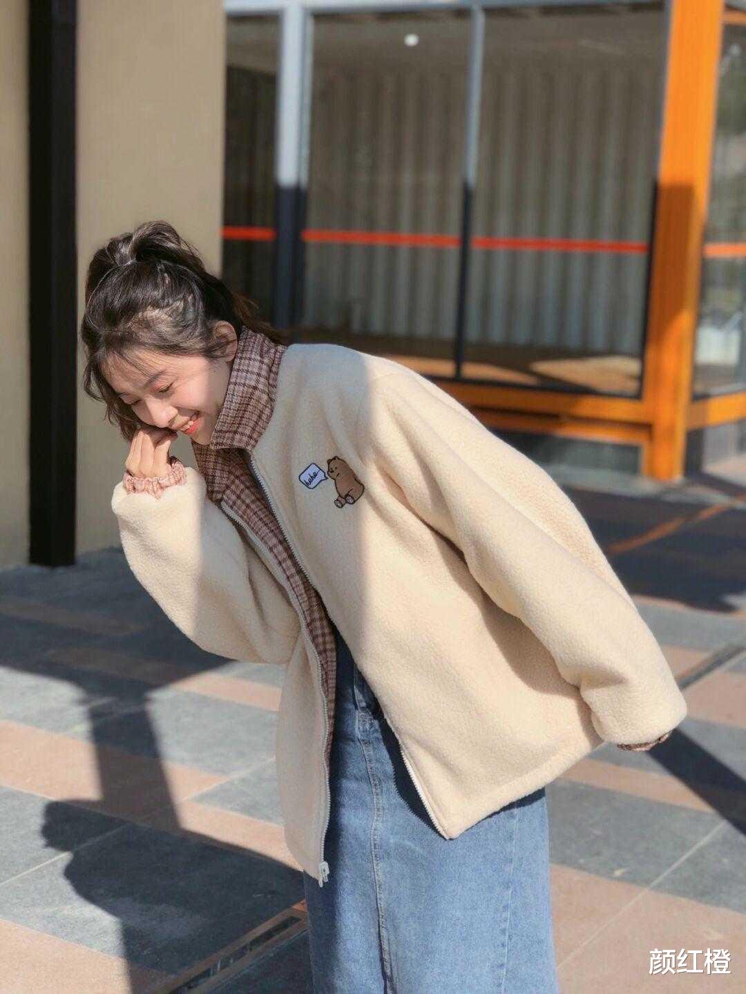 颜红橙 小个子女生秋冬怎么穿？试试这些俏皮可爱的穿搭，保暖又减龄