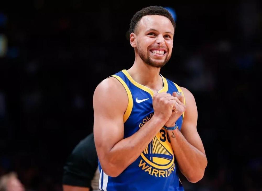 斯蒂芬·庫(kù)里|庫(kù)里總得分超越歐文，明天將超越麥迪和巴里