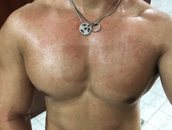 健身圈一哥|颜值不够肌肉来凑，每日挥汗如雨，练就鲨鱼背公狗腰，不服来战！