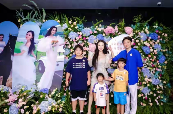 冉莹颖|邹市明携妻子参加酒会，冉莹颖穿搭被吐槽像刺猬，与异性热聊敬酒