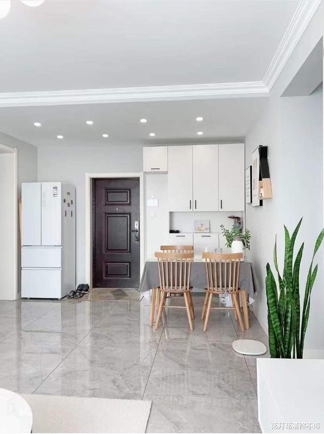 男主的83㎡新居，全屋“干净又舒适”，真心觉得越简单越耐看