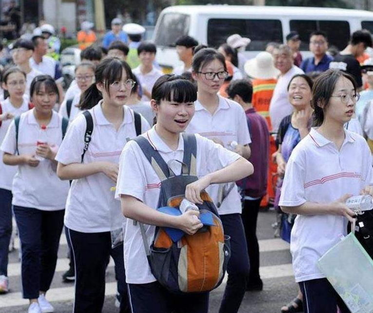 重症监护室|18岁少年突遇车祸，截肢后躺在重症监护室复习，高考成绩684分