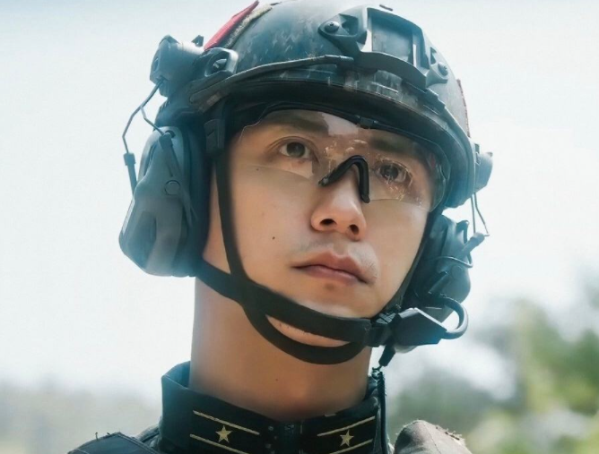 黄景瑜|播2集，艳压王一博新剧拿飙升榜第一，黄景瑜一出手就是“王炸”