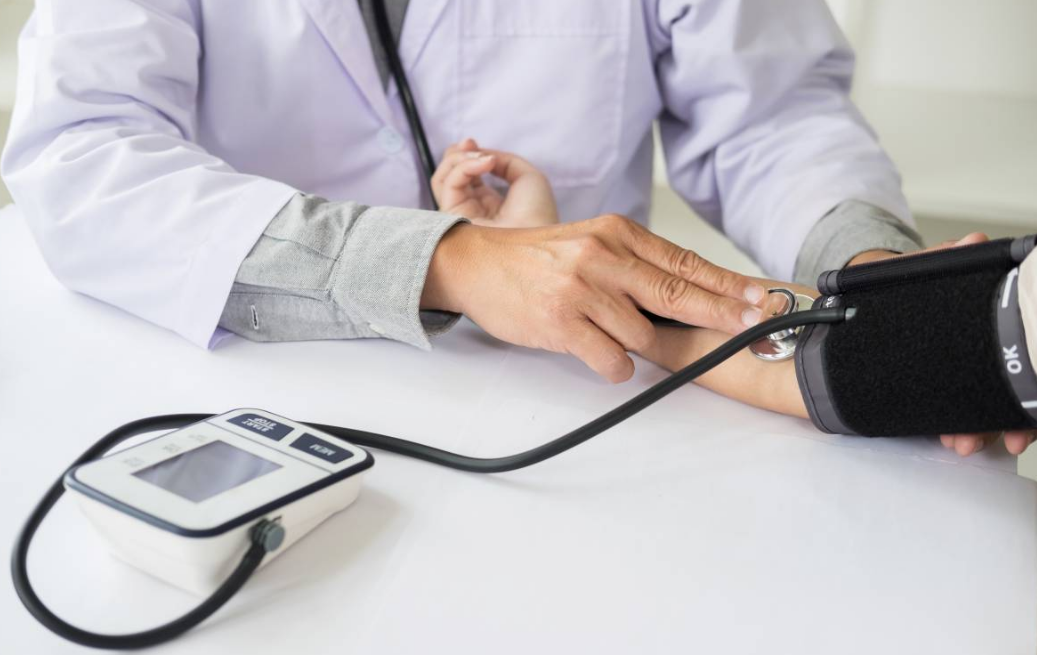 芹菜|降压“冠军”已找到，不是芹菜，每天随便吃两口，血压稳如山