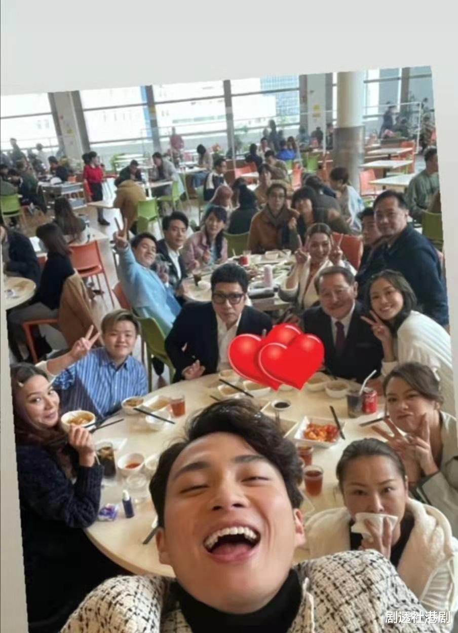 周嘉洛|回归有望？《爱回家》两大婚礼举行在即，周嘉洛惊现众人大合照中