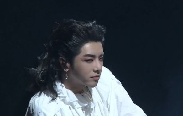 华晨宇|演唱会成蹦迪现场？导演刘信达炮轰华晨宇，喊话演出协会管管他